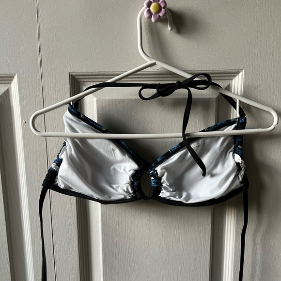 👙Y2K blue and black bikini top: - Picture 3 of 4